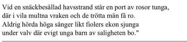 vid en snäckbesållad havsstrand